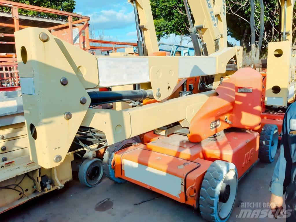 JLG E 450 A Kĺbové plošiny