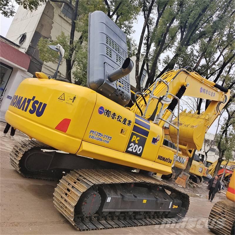 Komatsu PC 200-8 Pásové rýpadlá