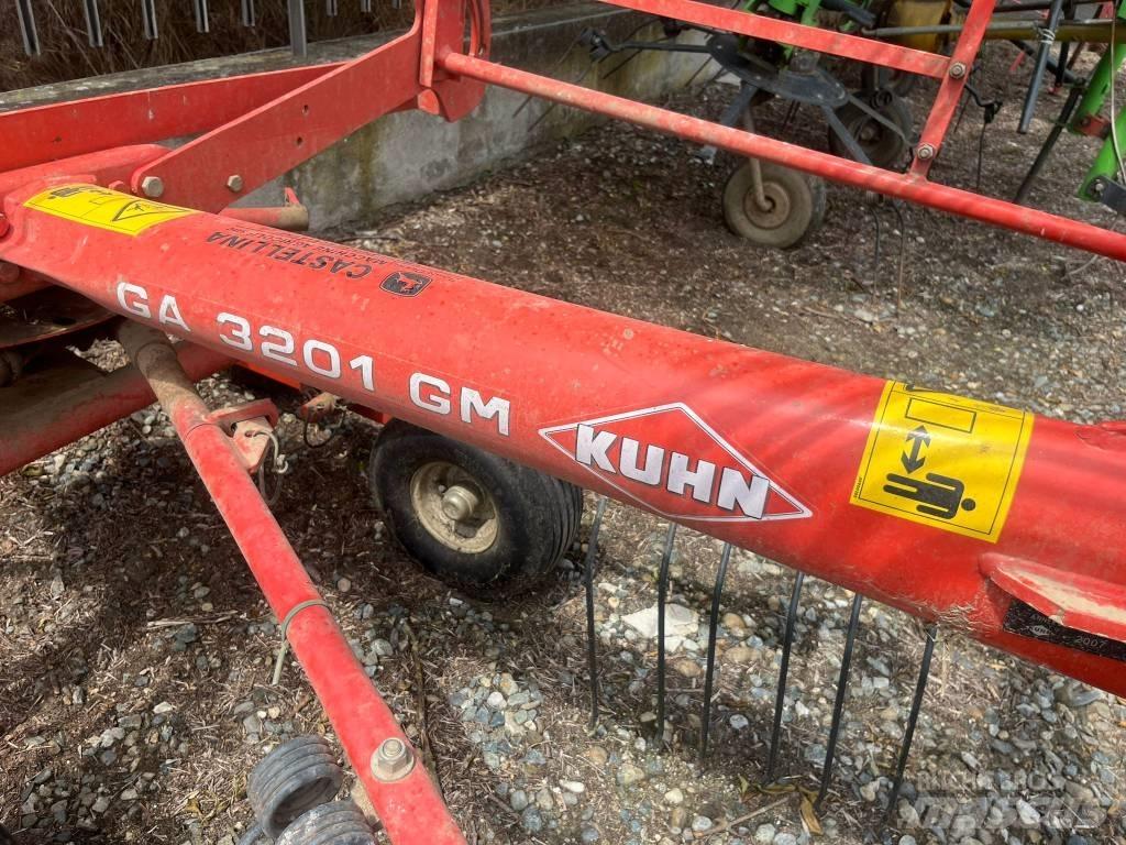 Kuhn GA 3201 G M Obracače a zhrabovače sena