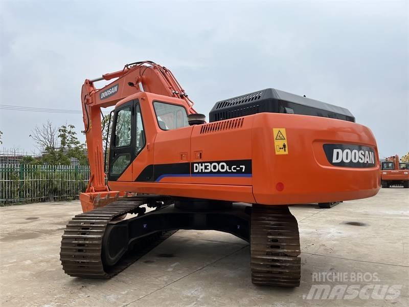 Doosan 300 Pásové rýpadlá