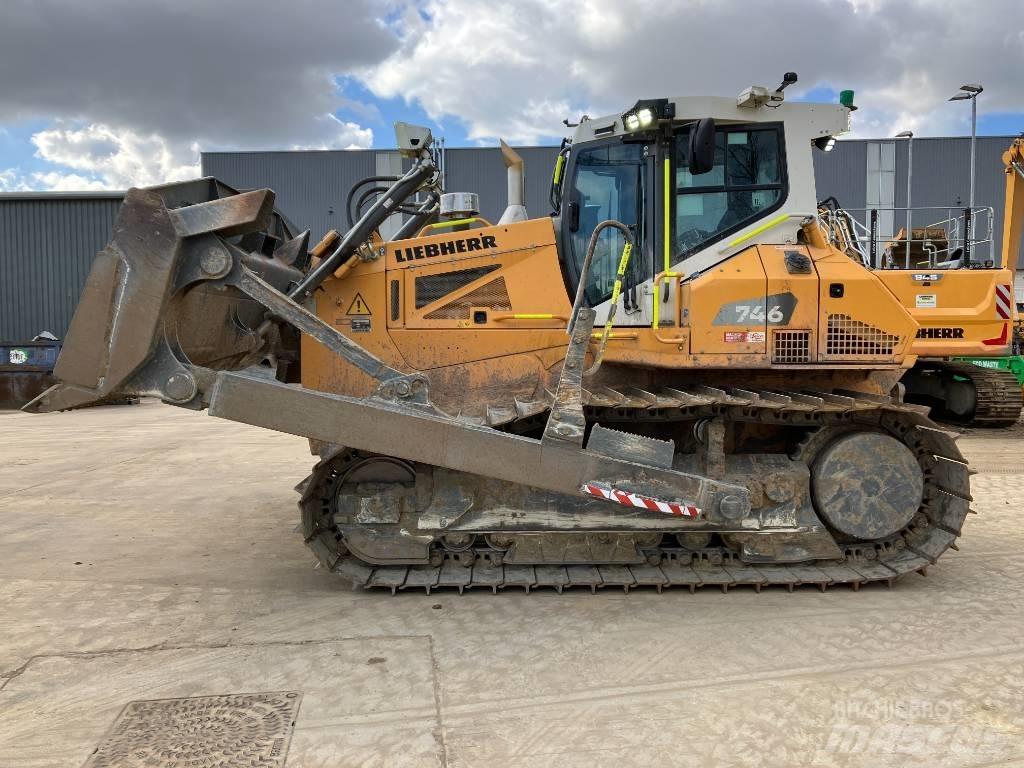 Liebherr PR 746 Pásové dozéry