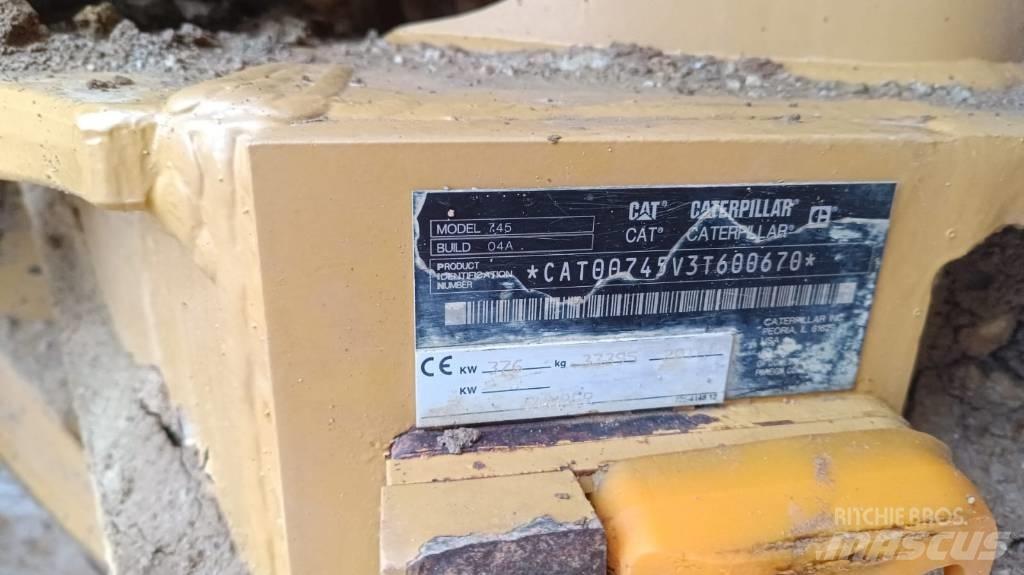 CAT 745 Kĺbové nákladné autá