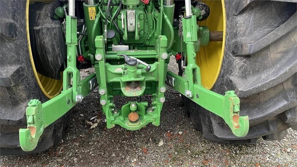 John Deere 6R215 Traktory