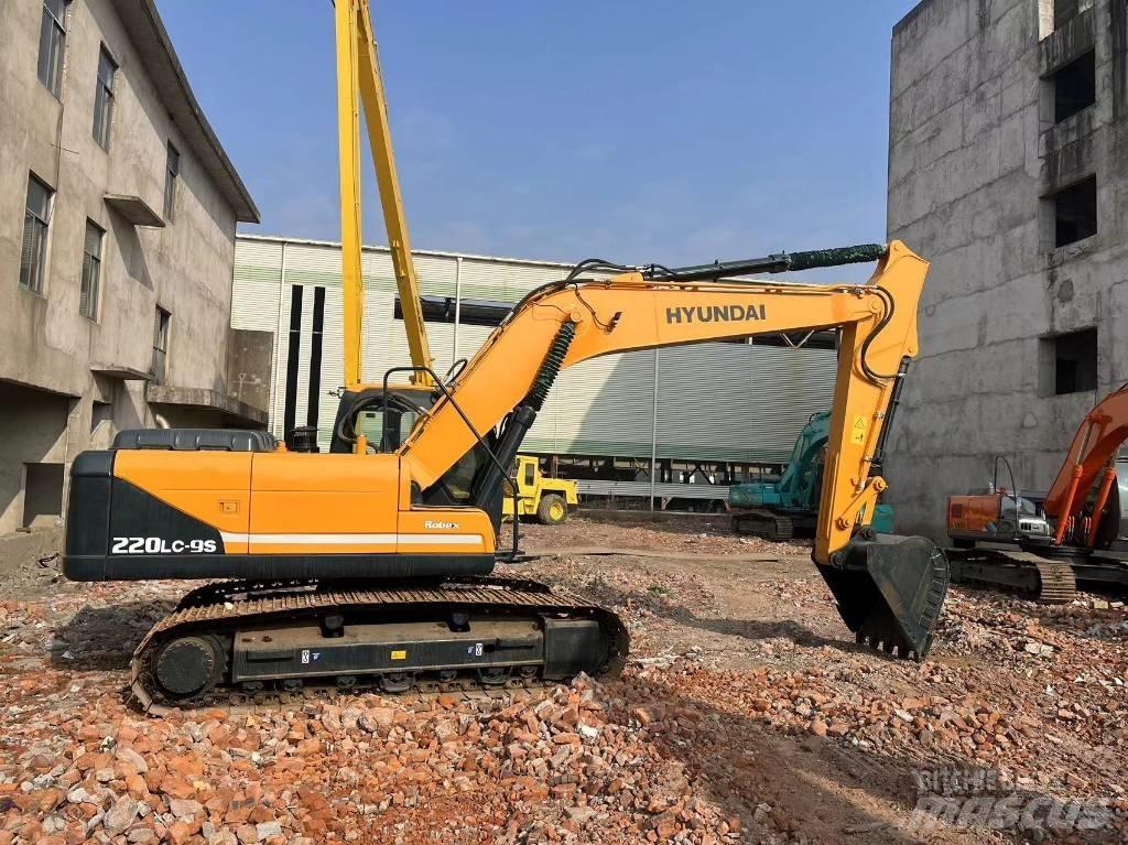 Hyundai R220 Pásové rýpadlá