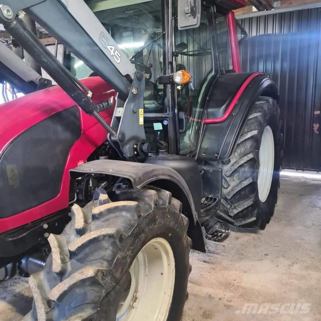 Valtra T 174 Traktory
