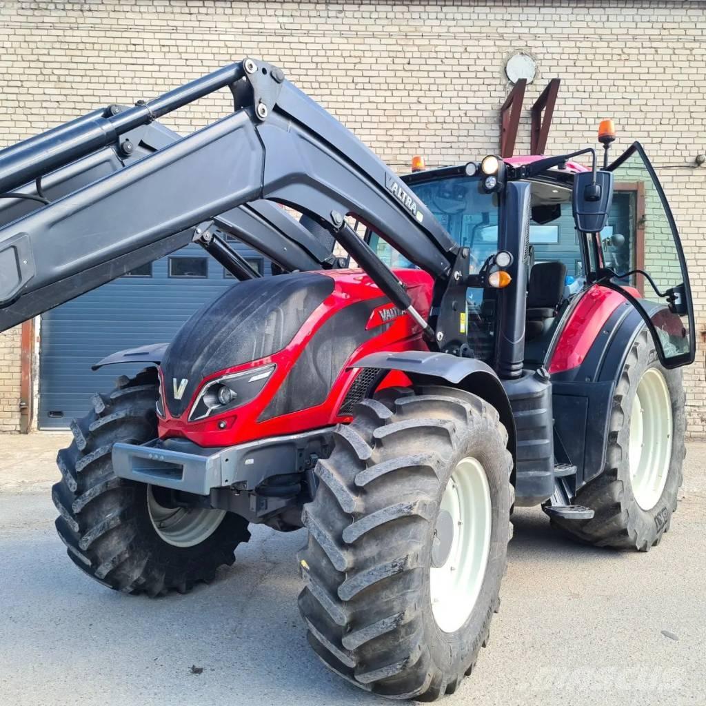 Valtra T 174 Traktory