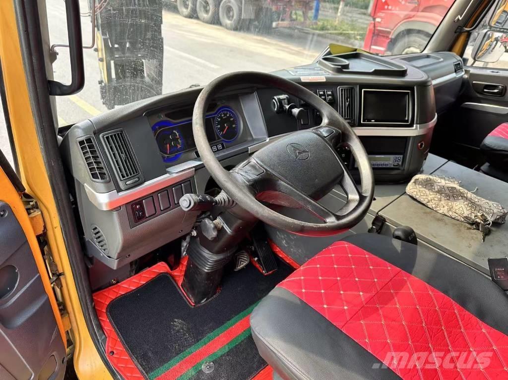 Sany STC1000T Univerzálne terénne žeriavy