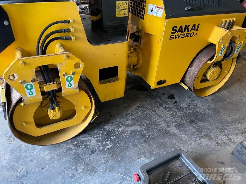 Sakai SW 320-1 Tandemové valce