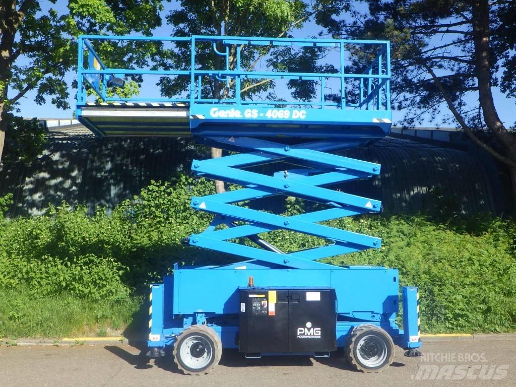 Genie GS4069DC Nožnicové zdvíhacie plošiny