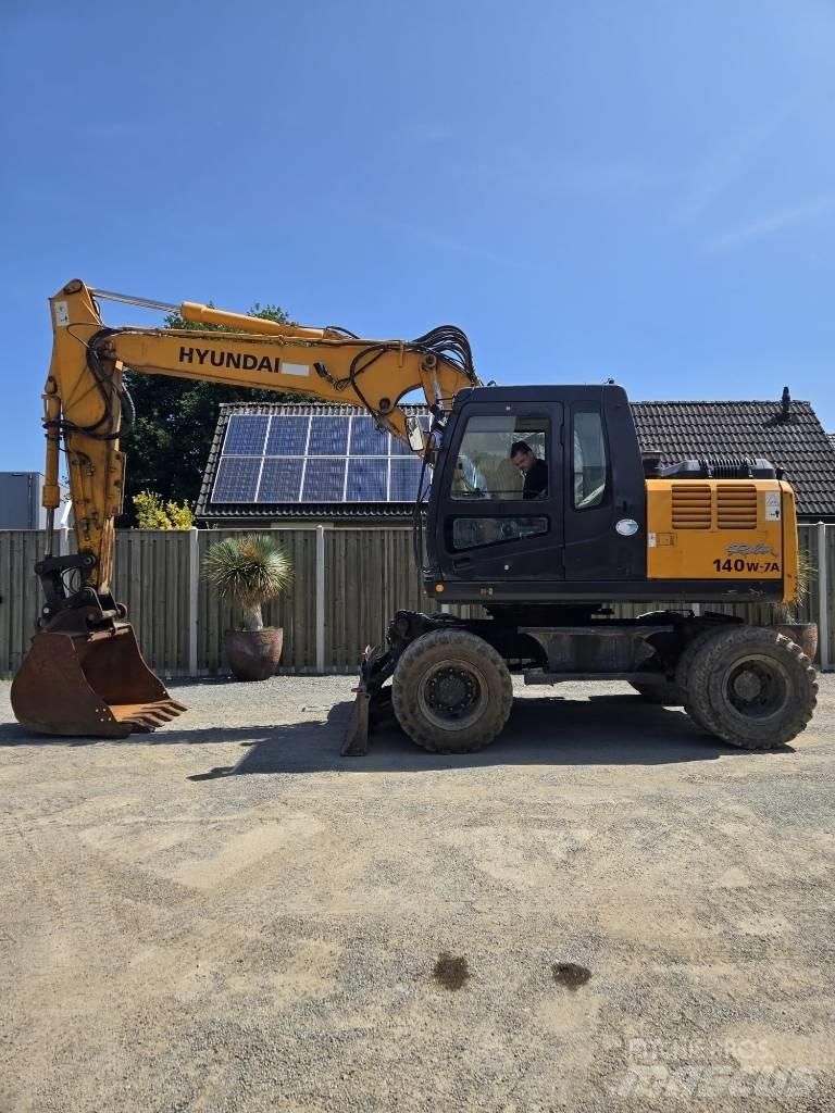 Hyundai Robex 140 W Kolesové rýpadlá