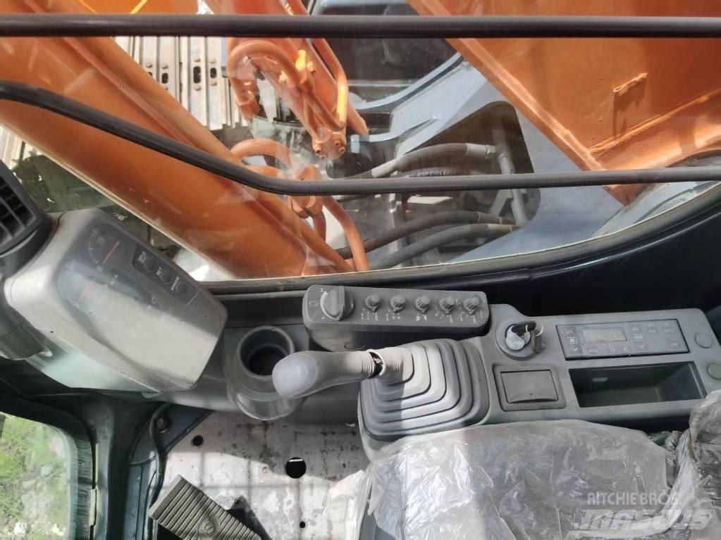 Hitachi ZX 200 Pásové rýpadlá