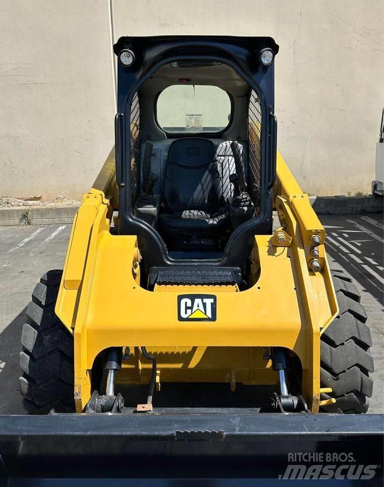 CAT 246 D Šmykom riadené nakladače