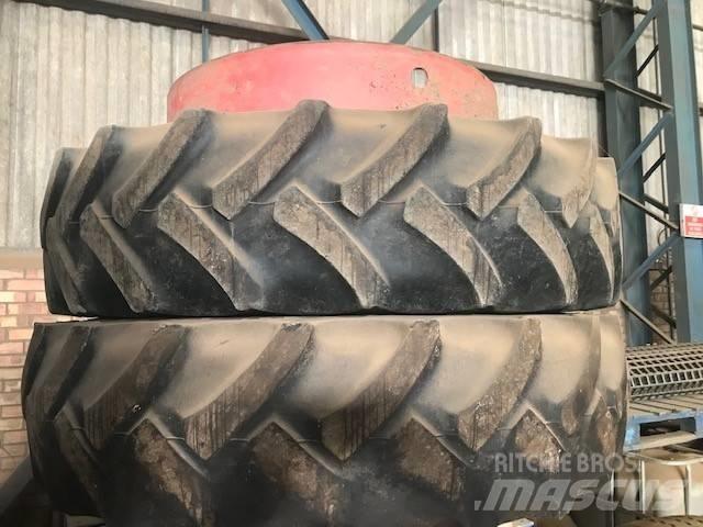 Stocks ROW CROPS Pneumatiky, kolesá a ráfiky