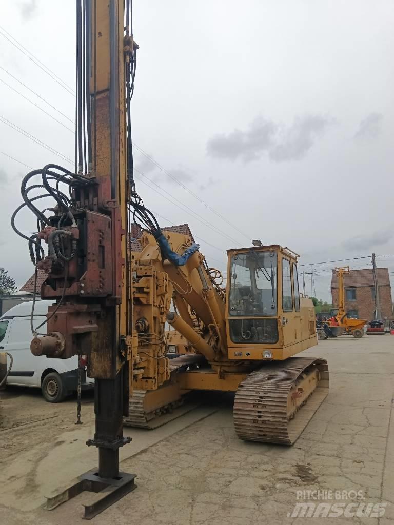 Liebherr R 922 L Pásové rýpadlá