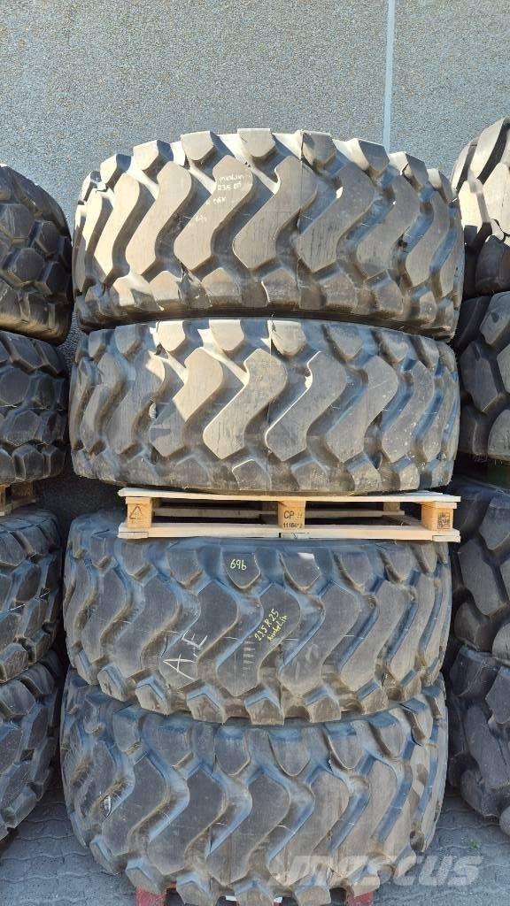 Michelin 23.5 R25 Pneumatiky, kolesá a ráfiky