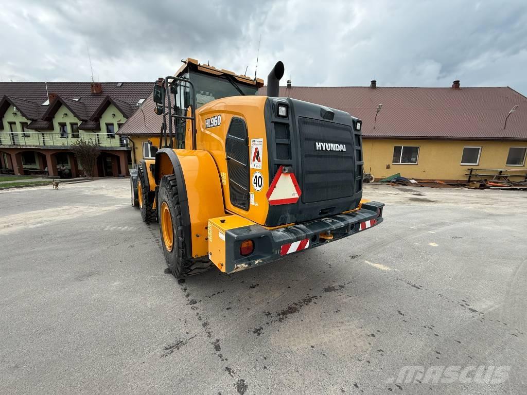 Hyundai HL 960 Kolesové nakladače