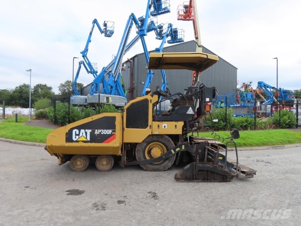 CAT AP 300 Finišéry