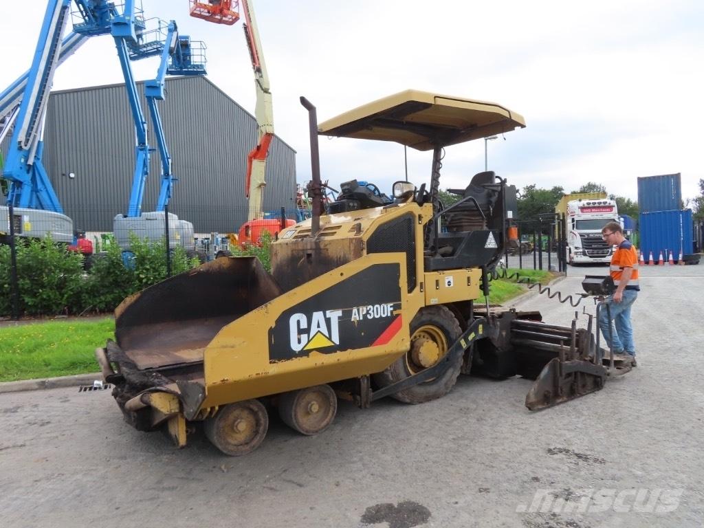 CAT AP 300 Finišéry