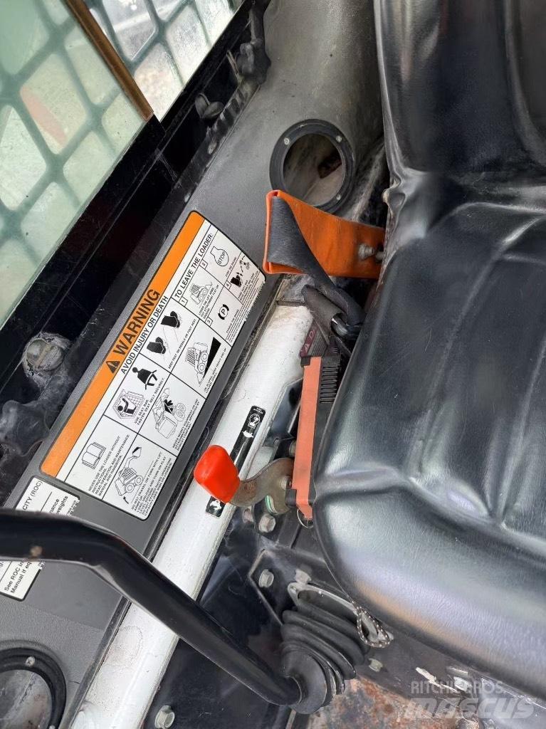 Bobcat S 300 Šmykom riadené nakladače