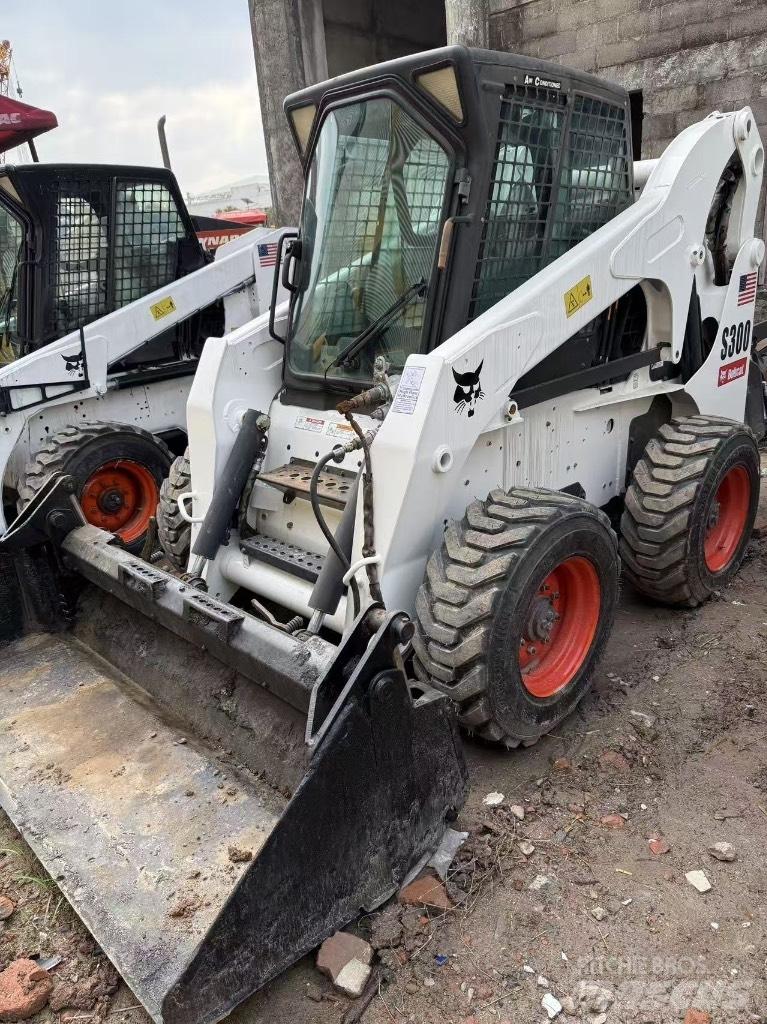 Bobcat S 300 Šmykom riadené nakladače