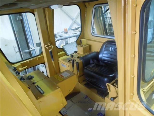 CAT D 7 G Pásové dozéry