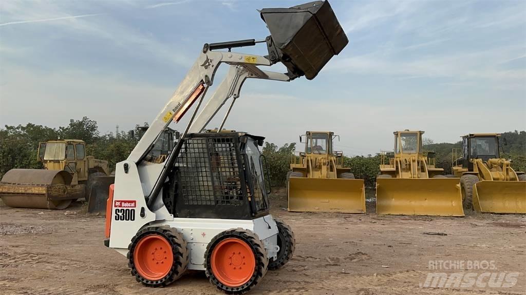 Bobcat S 300 Šmykom riadené nakladače