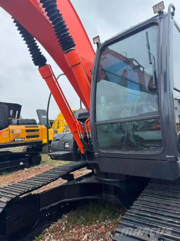 Hitachi ZX 200 Pásové rýpadlá