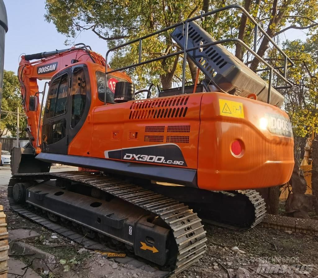 Doosan DX300LC- 9C Pásové rýpadlá