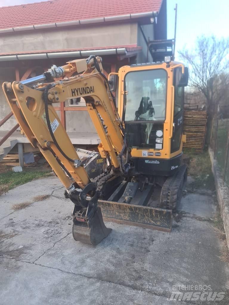Hyundai R25Z-9 AK Mini rýpadlá < 7t