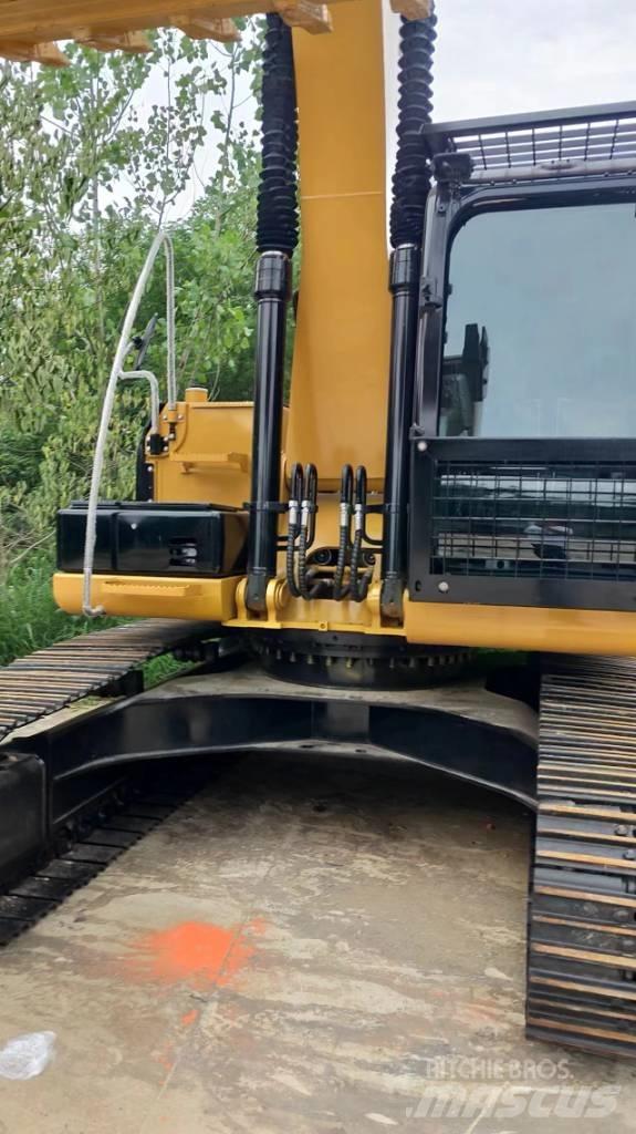 CAT 320D2 Pásové rýpadlá
