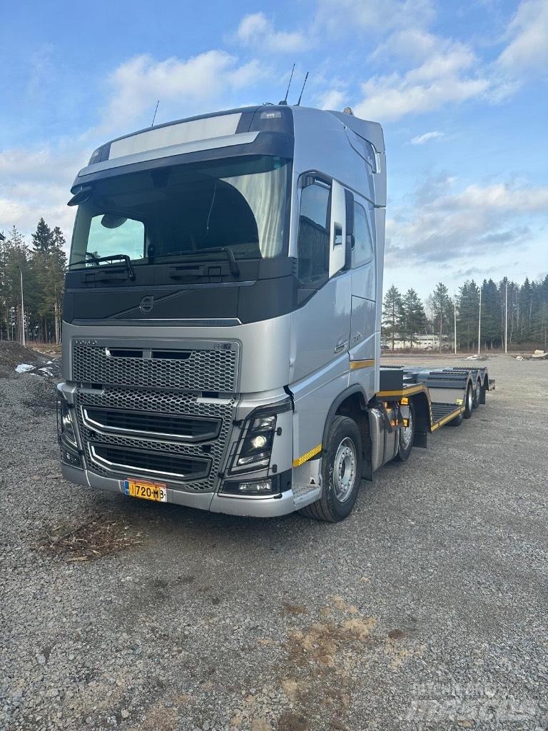 Volvo FH16 750 Nákladné automobily na prepravu lesných strojov
