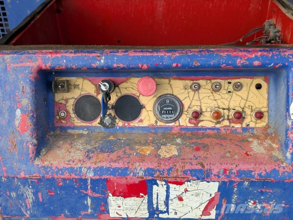 Manitou 120 DLX Kompaktné samohybné kĺbové plošiny