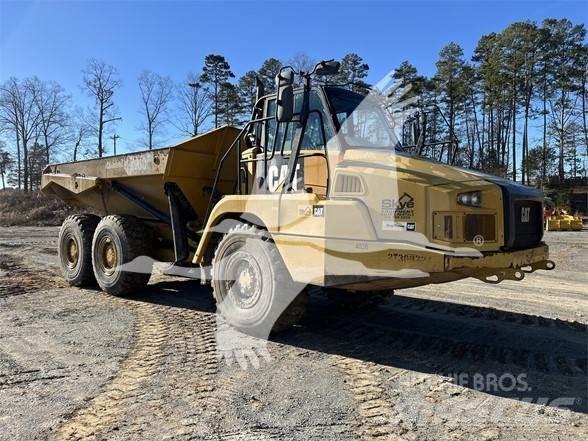 CAT 725C2 Kĺbové nákladné autá