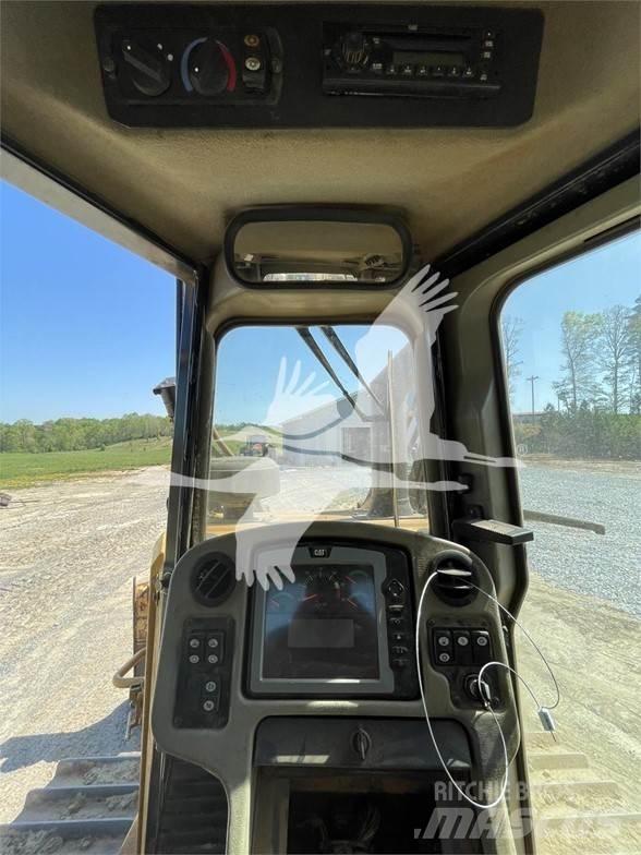 CAT D6T XL Pásové dozéry