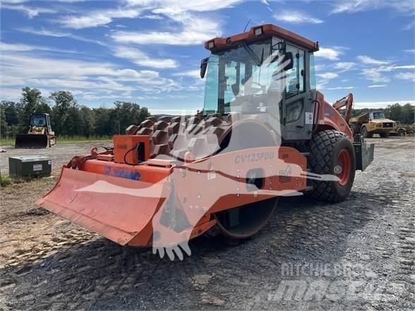 XCMG CV123PDU Ťahačové valce