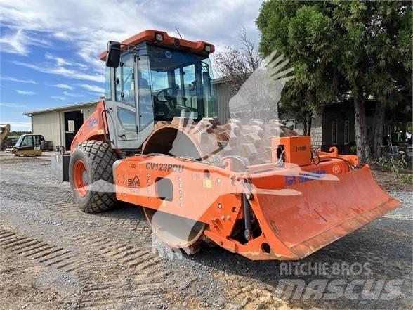 XCMG CV123PDU Ťahačové valce