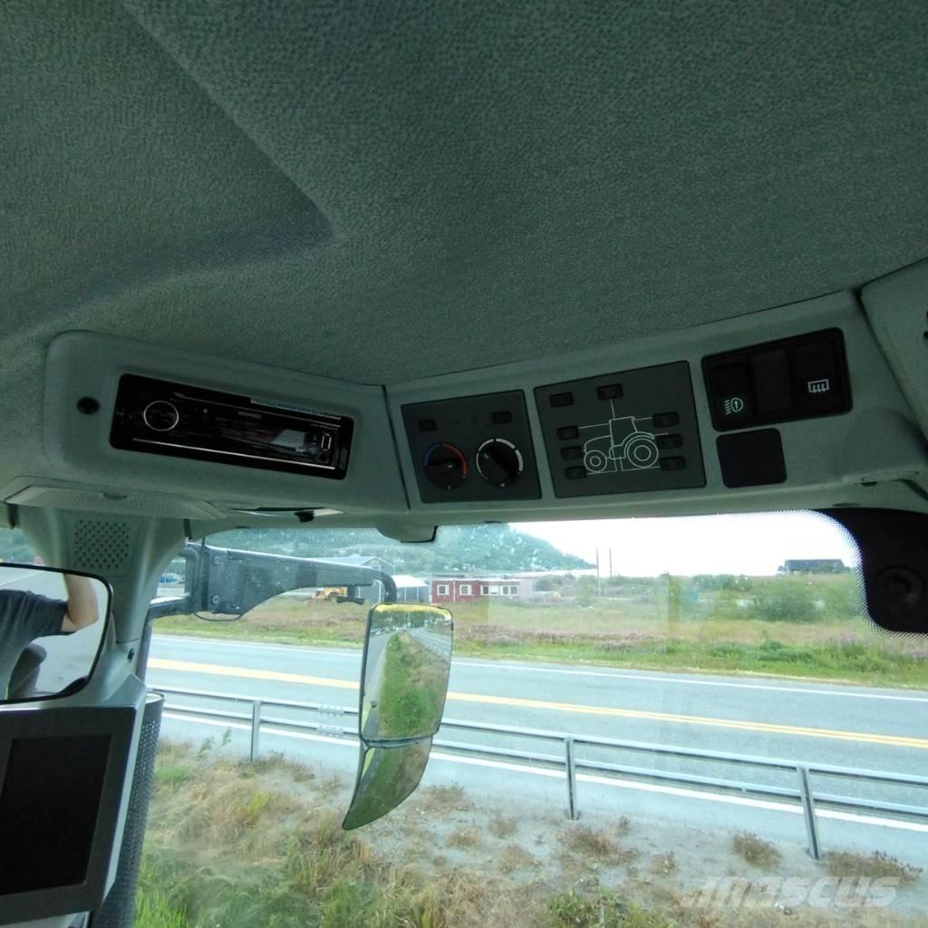 CLAAS Axion 830 Traktory