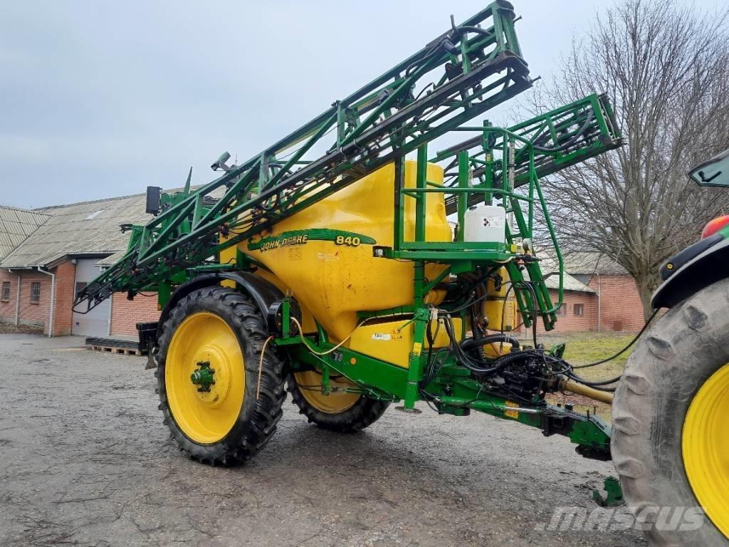 John Deere 840 Ťahané postrekovače