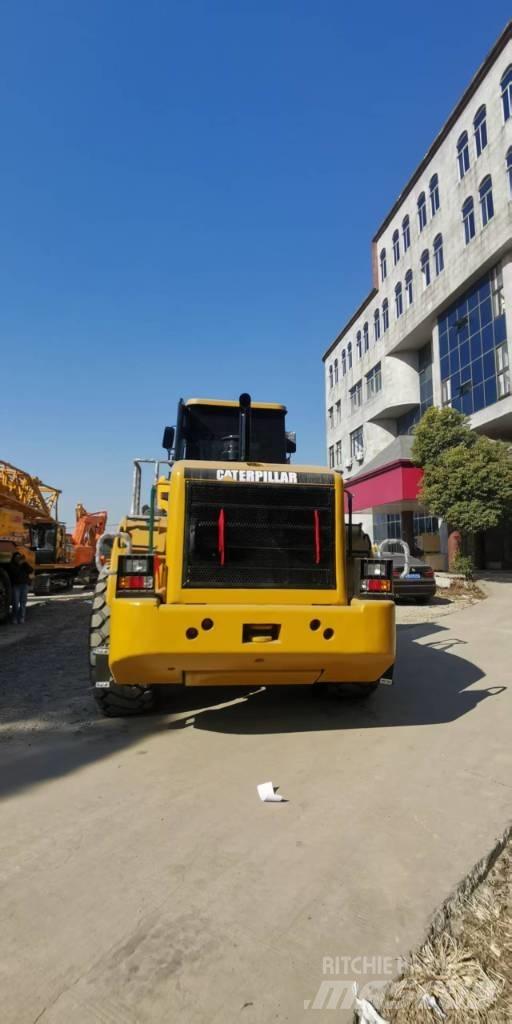 CAT 966 L Kolesové nakladače