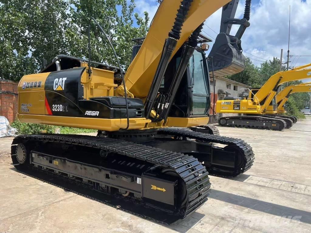 CAT 323d2l Midi rýpadlá 7 t - 12 t