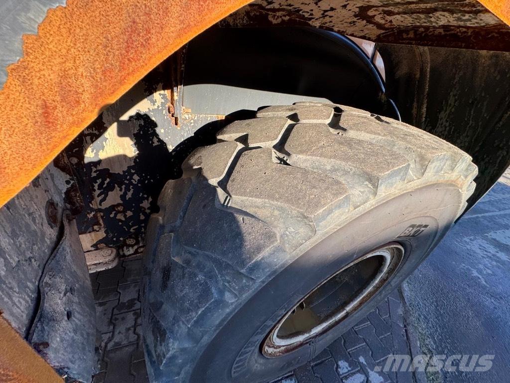 CASE 921 G Kolesové nakladače