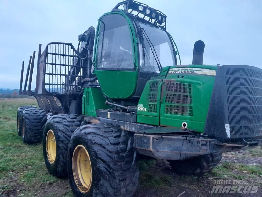 John Deere 1210 E Lesné traktory