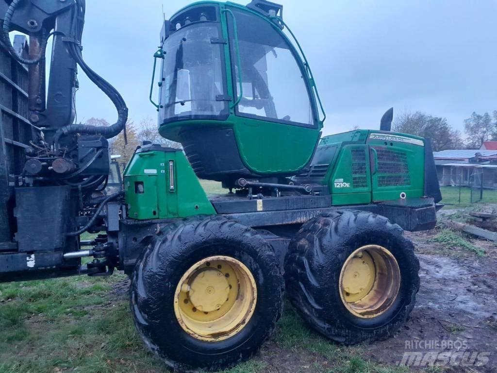 John Deere 1210 E Lesné traktory