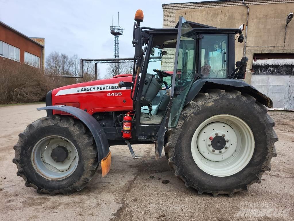 Massey Ferguson 4455 Traktory