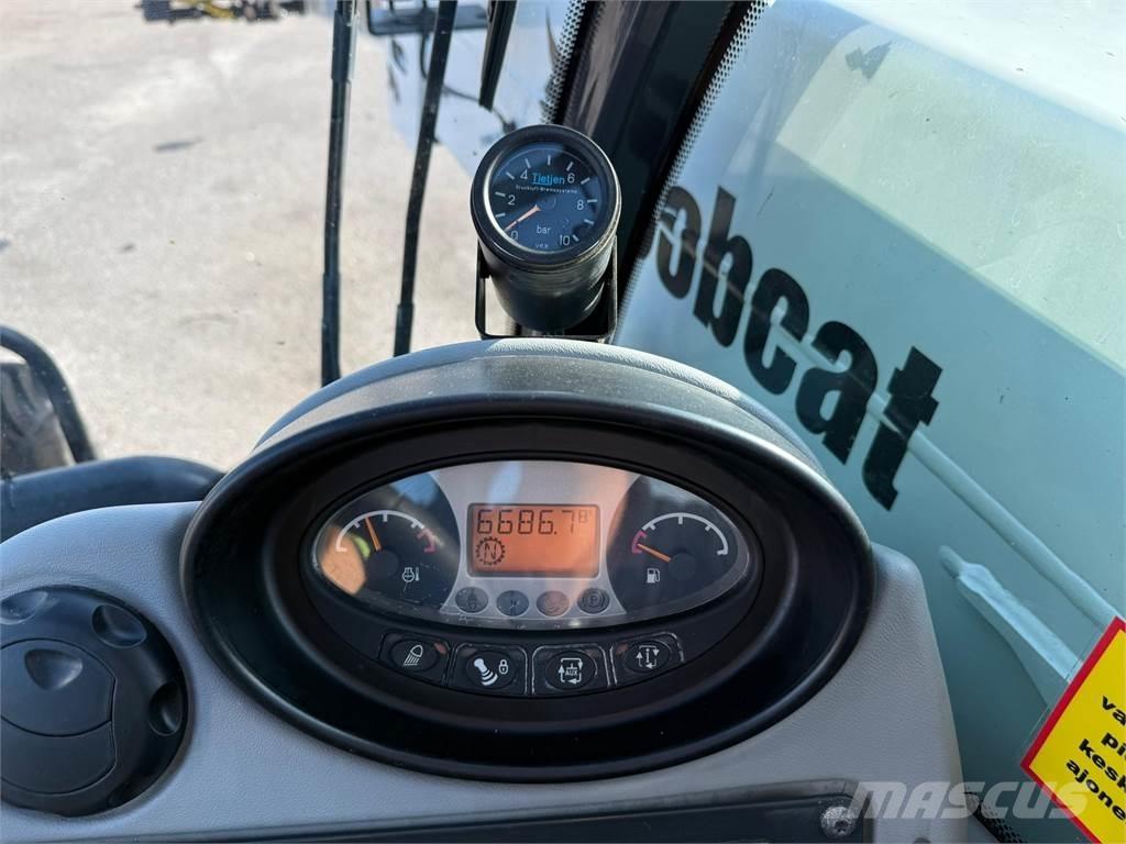 Bobcat TL470 Agri Teleskopické manipulátory