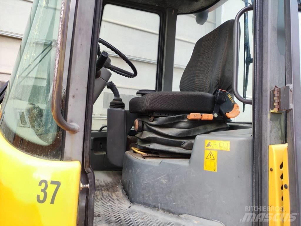 Volvo L 30 B Kolesové nakladače