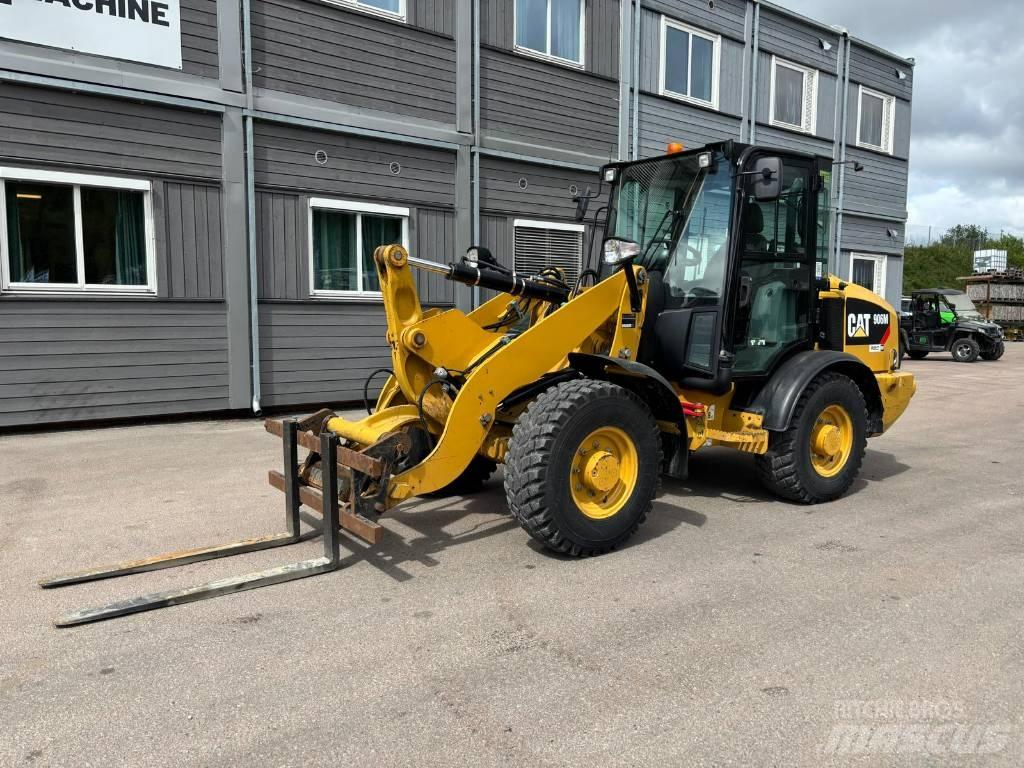  ** SOLD ** CAT 906M Kolesové nakladače
