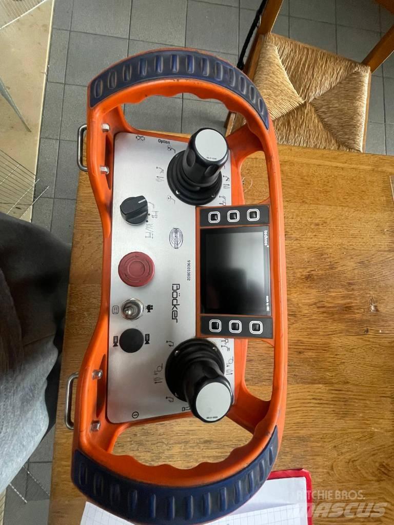 Böcker AK 36/4000 Univerzálne terénne žeriavy