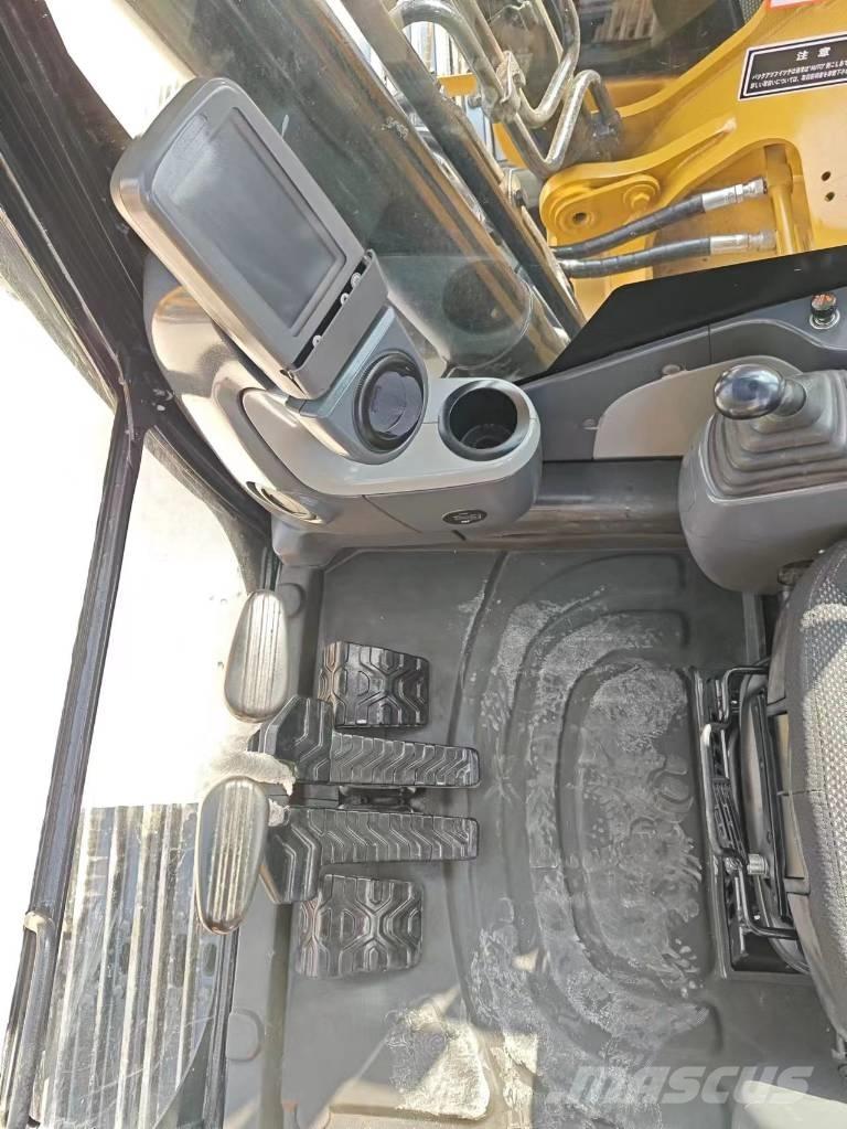 CAT 320 D2 Pásové rýpadlá