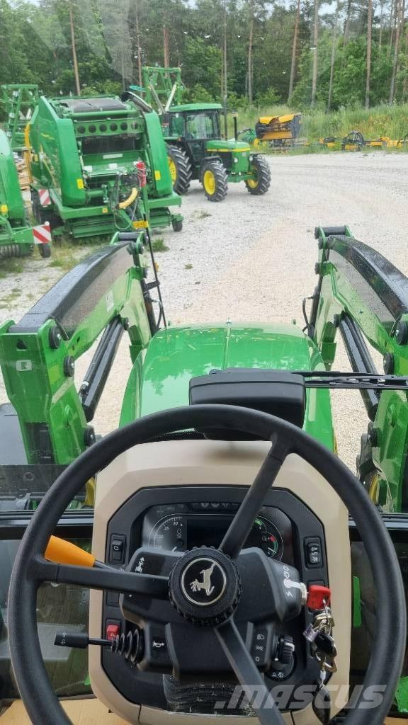John Deere 5100M Traktory